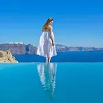 فندق أجنحة أندرونيس لوكسري