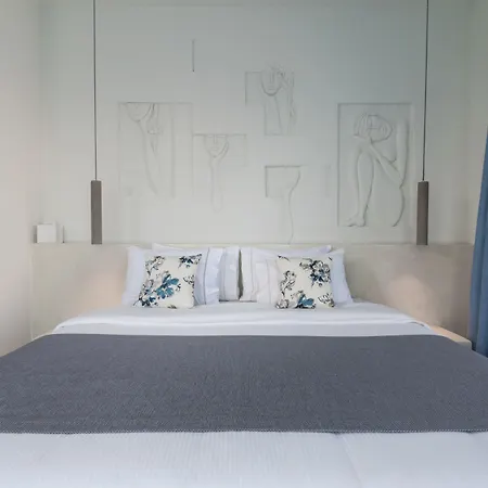 アンドロニス ラグジュアリー スイーツ 5* イア